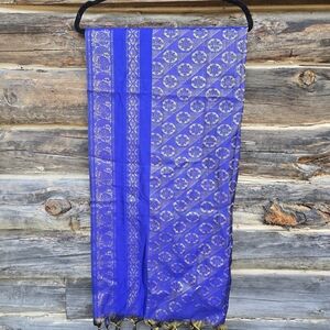 Elegant Blue Patterned Scarf